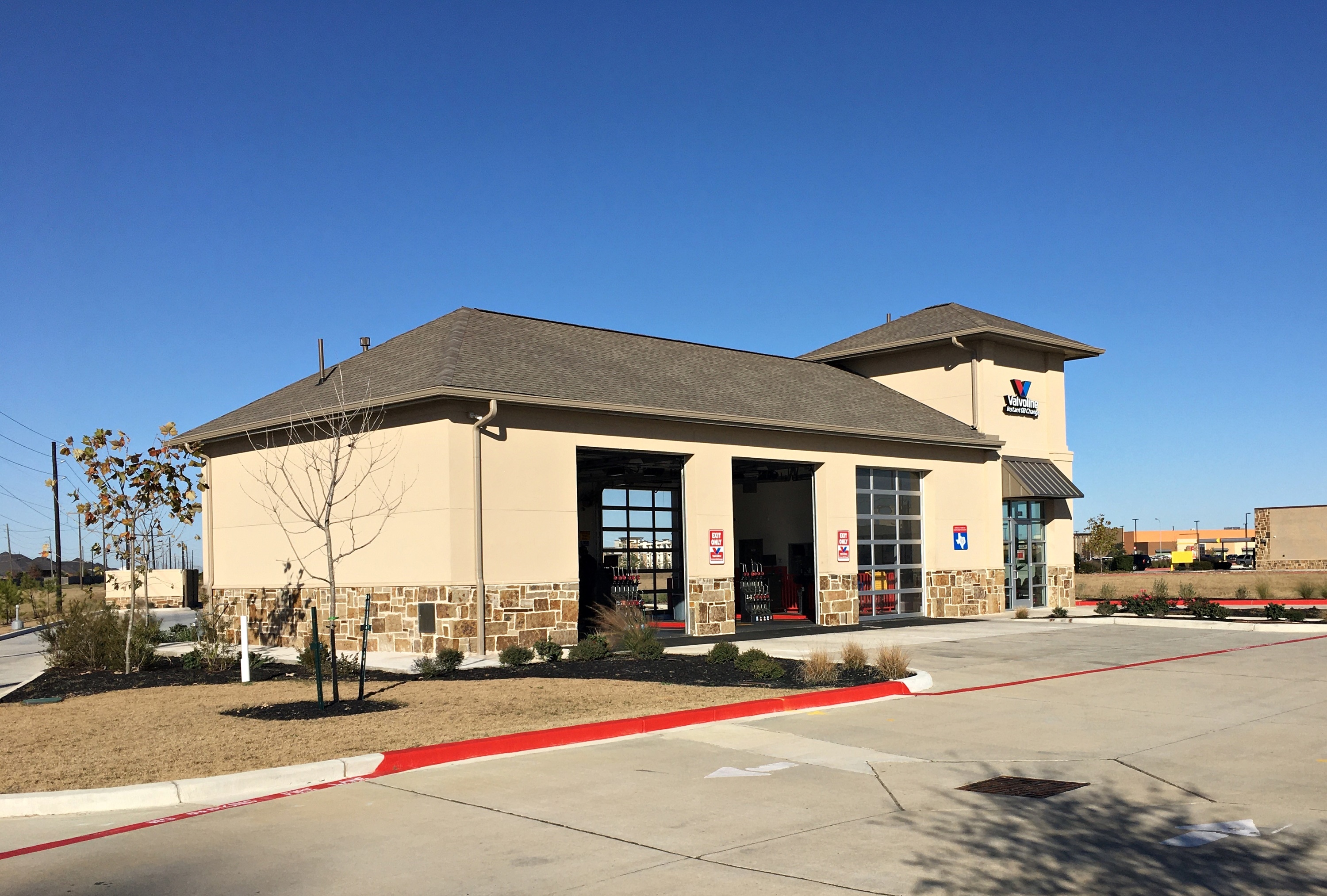 Valvoline in Fulshear, TX ground-up construction by Westwood Contractors