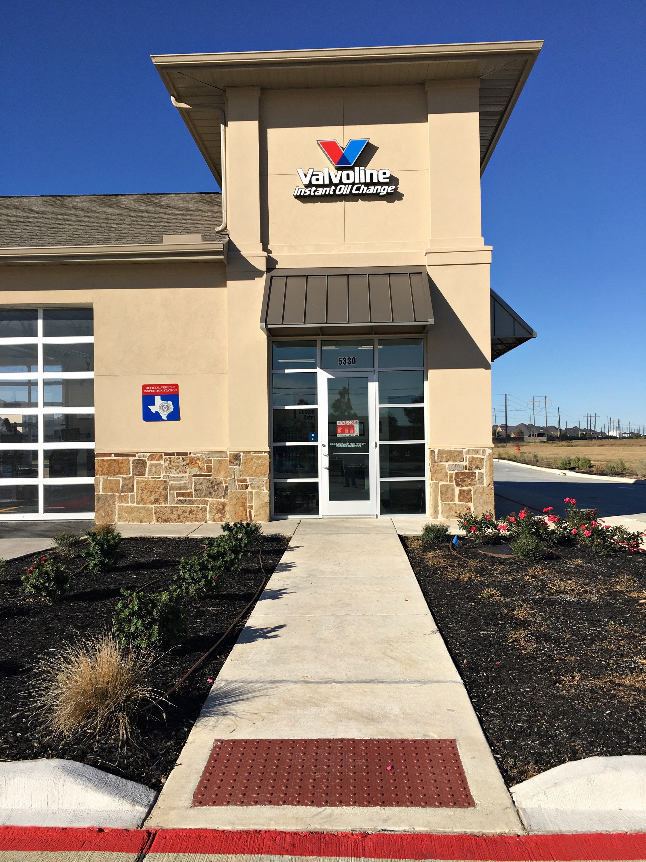 Valvoline in Fulshear, TX ground-up construction by Westwood Contractors