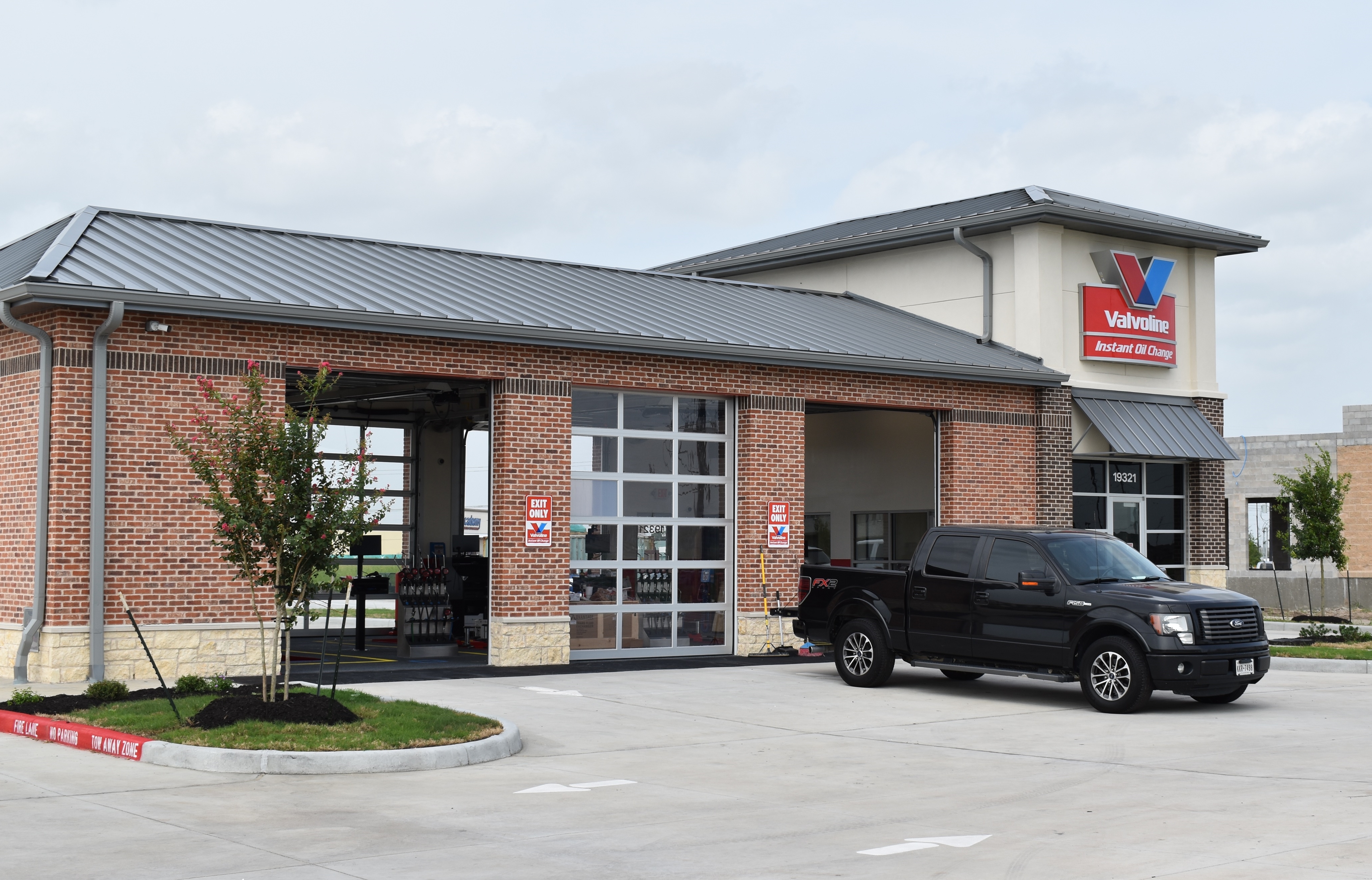 Valvoline in Richmond, TX ground-up construction by Westwood Contractors