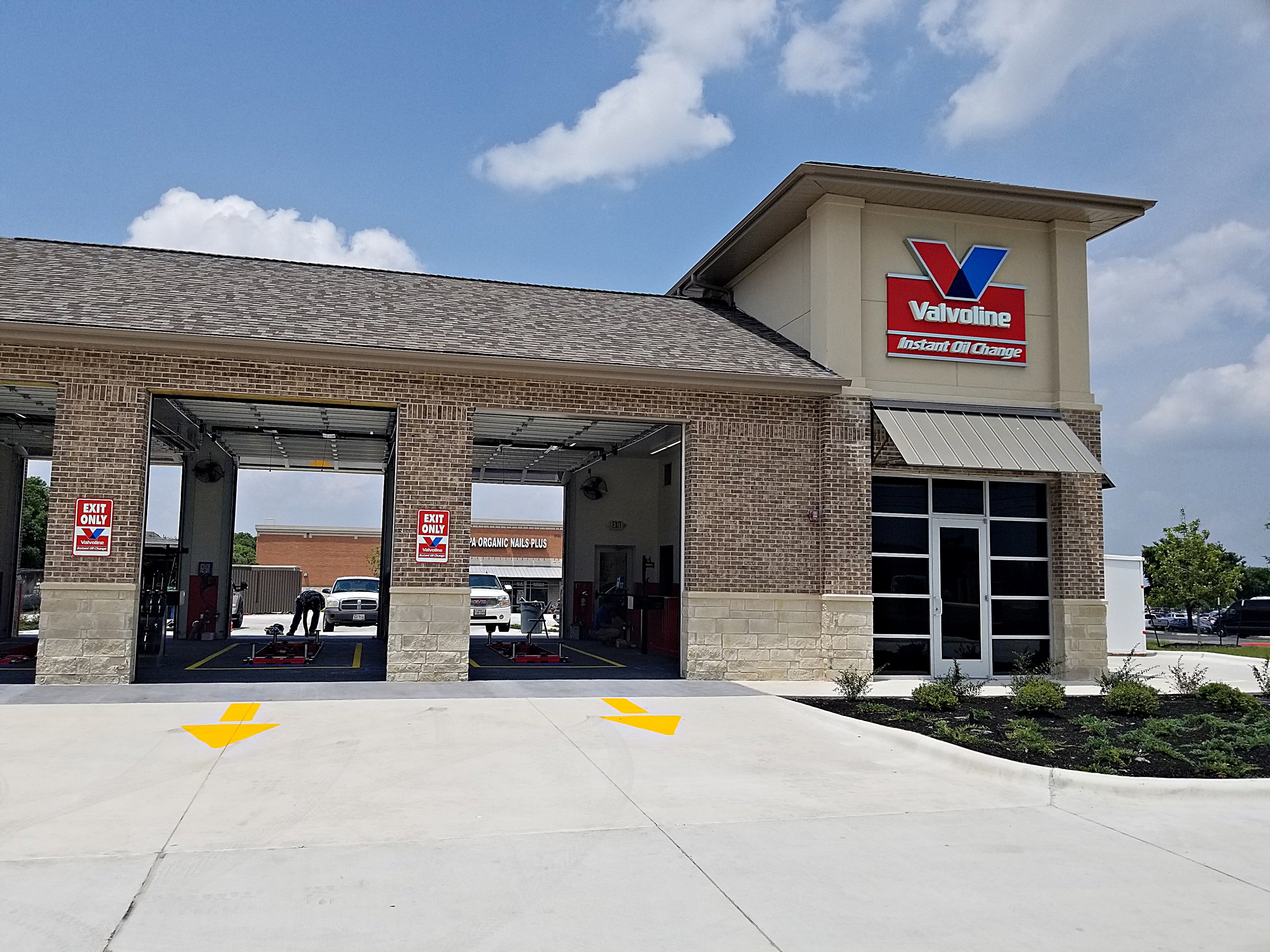 Valvoline in Round Rock, TX ground-up construction by Westwood Contractors