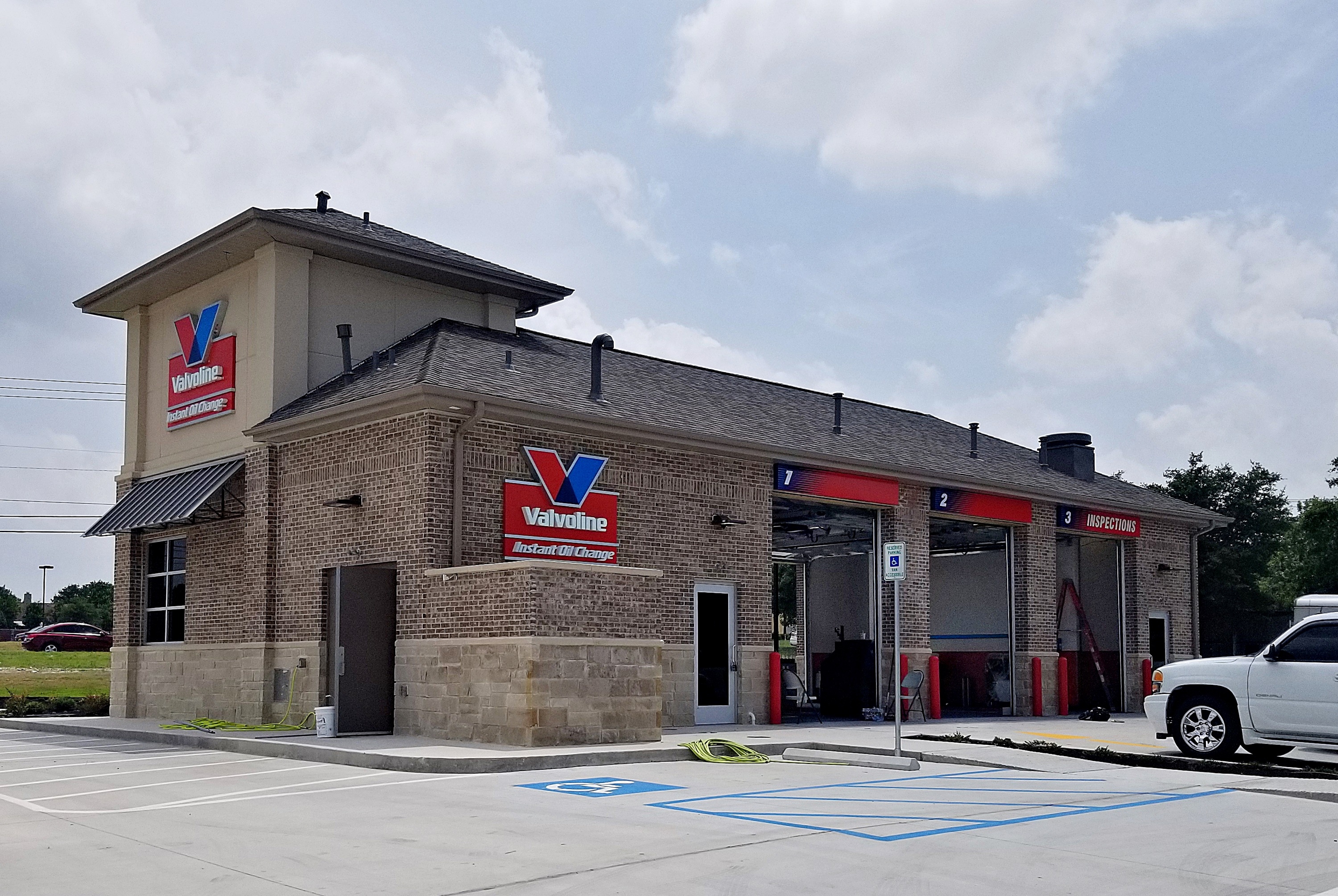 Valvoline in Round Rock, TX ground-up construction by Westwood Contractors